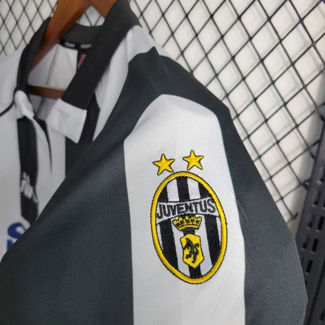 Camisa Retrô Juventus I 1997/98 Masculino Preto e Branco