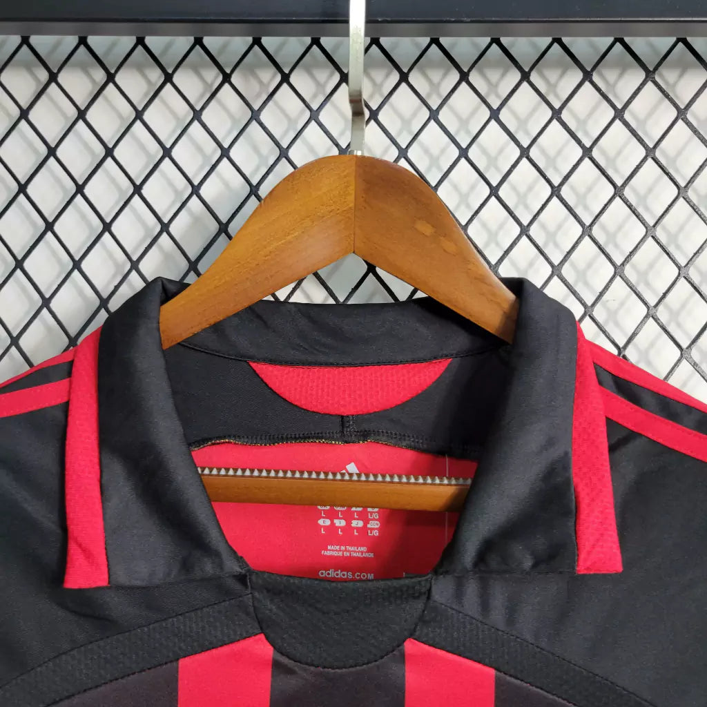 Camisa Retrô Milan I Home 2006/07 Masculino Manga Longa Vermelho e Preto