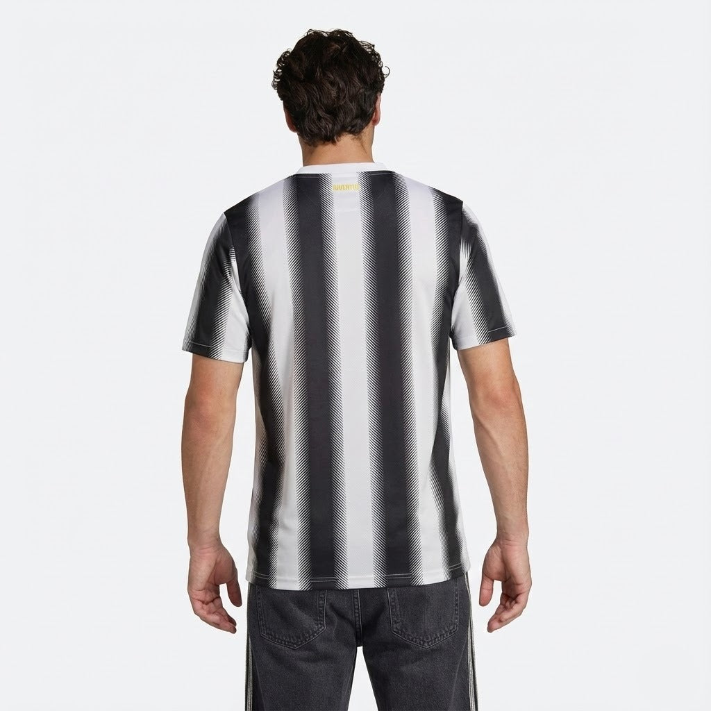 Camisa Retrô Torcedor Masculina Juventus I 2011