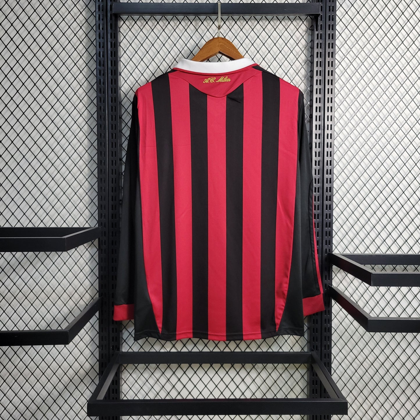 Camisa Retrô Milan I 2009/10 Manga Longa Vermelho e Preto