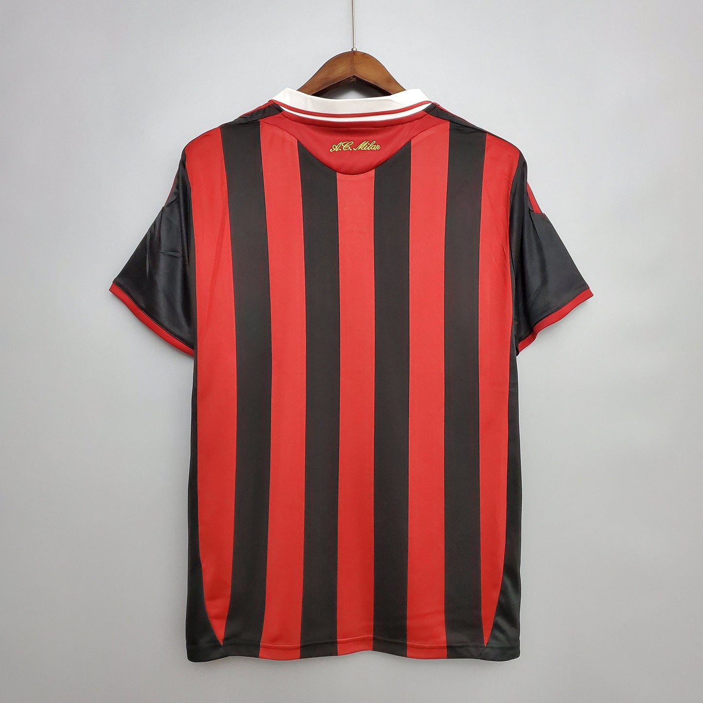 Camisa Retrô Milan I 2009/10 Vermelho e Preto
