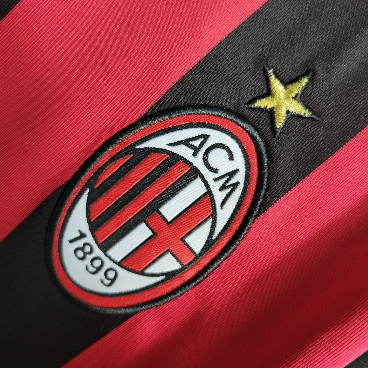 Camisa Retrô Milan I 2009/10 Manga Longa Vermelho e Preto