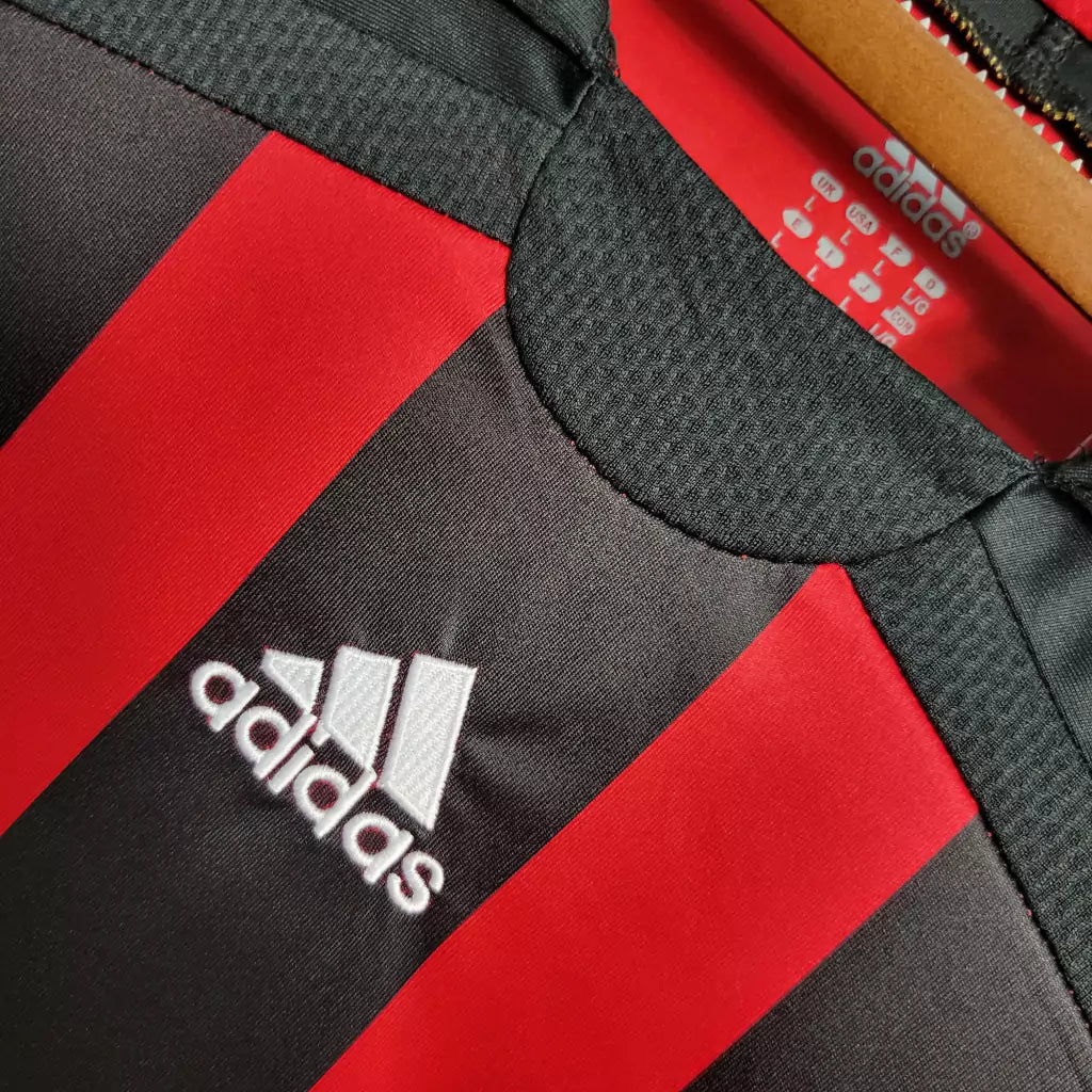 Camisa Retrô Milan I Home 2006/07 Masculino Manga Longa Vermelho e Preto
