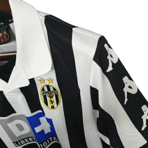 Camisa Retrô Torcedor Masculina Juventus 2011